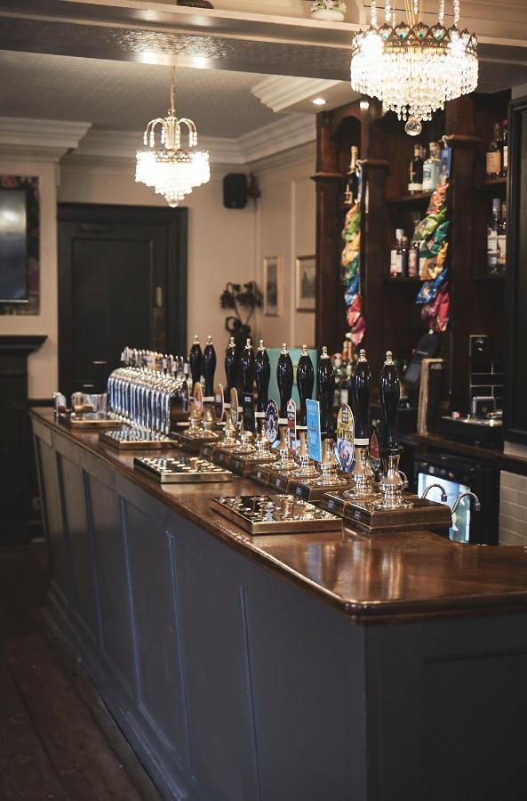 The Lord Grenfell Acomodação com café da manhã Maidenhead Exterior foto The bar at the Old Red Lion