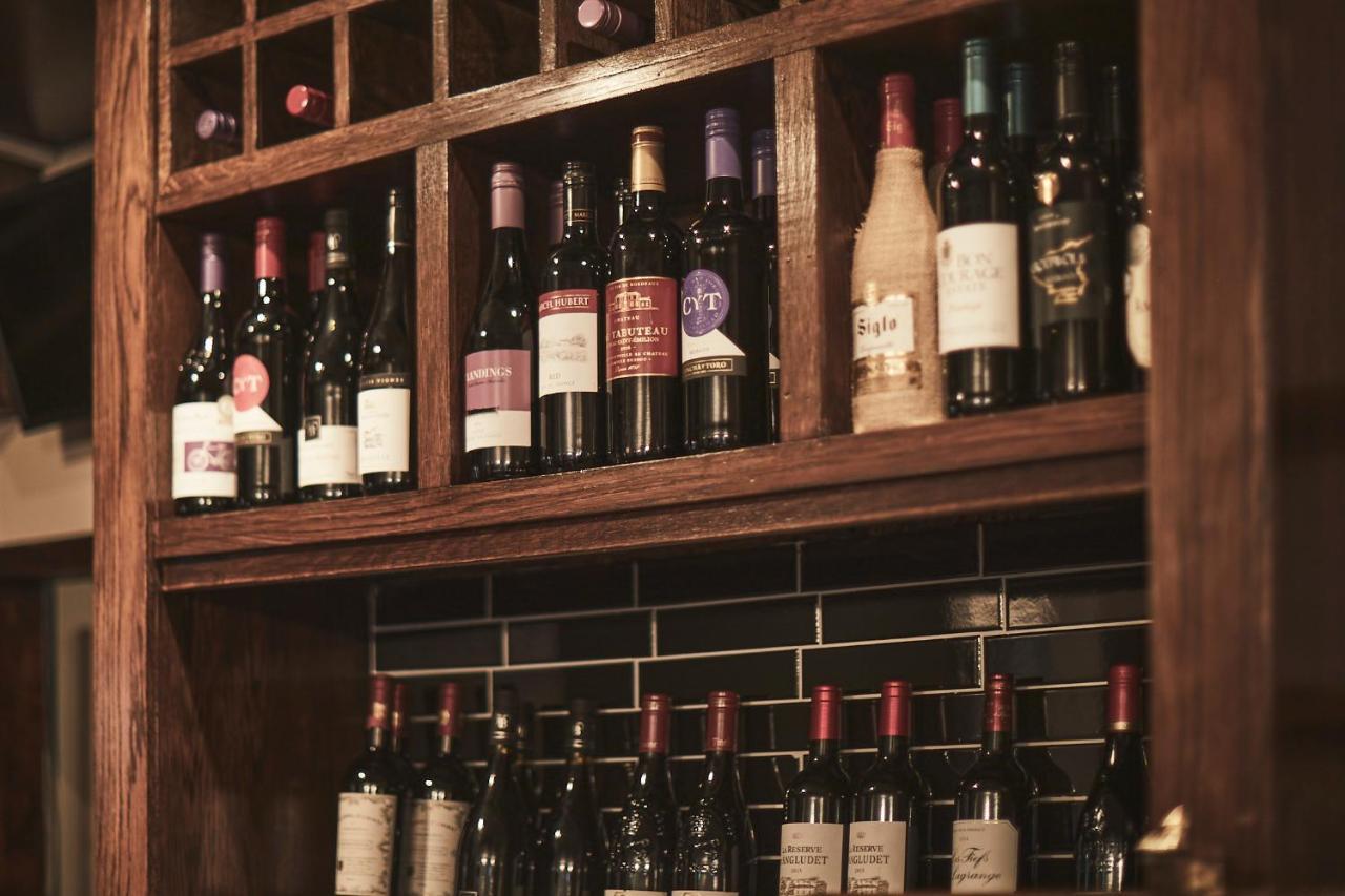 The Lord Grenfell Acomodação com café da manhã Maidenhead Exterior foto Wine bottles in a wine rack
