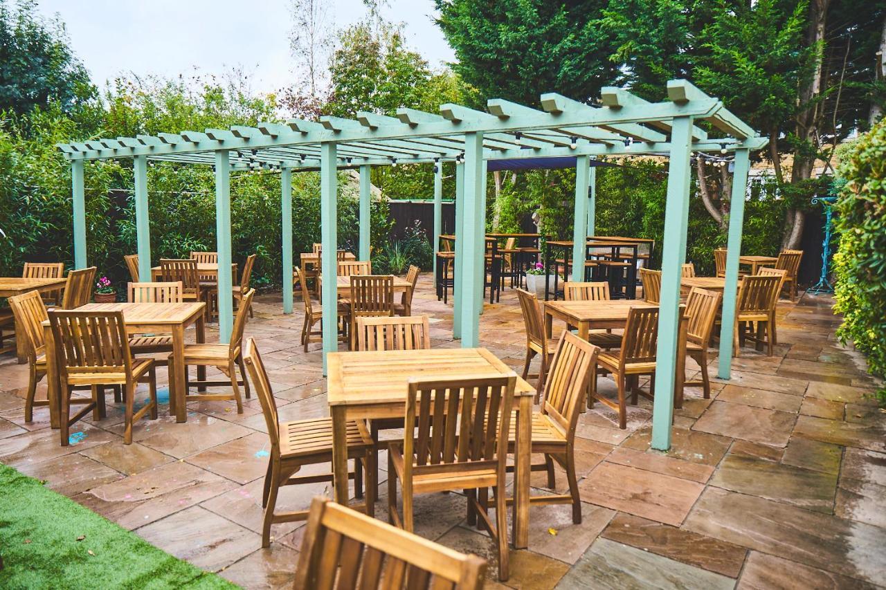The Lord Grenfell Acomodação com café da manhã Maidenhead Exterior foto The pergola at the rear of the pub